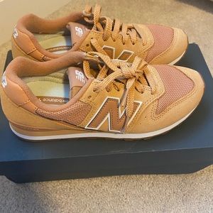 NIB J Crew Classic New Balance, size 6